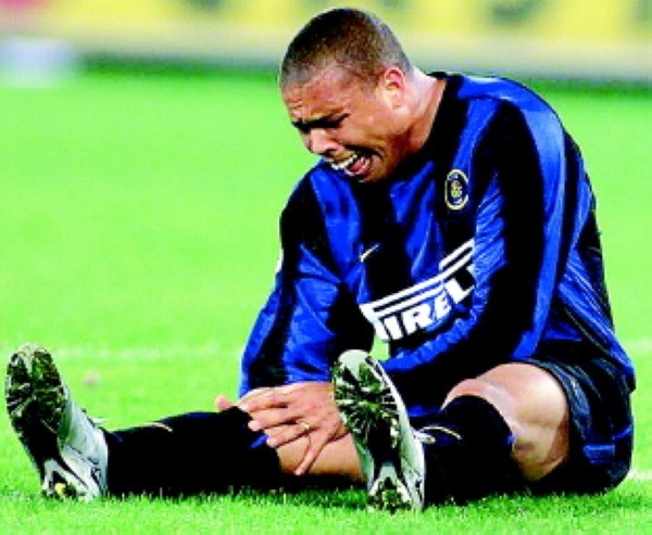 世界10大悲情英雄,足坛十大巨星流泪时刻