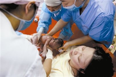 这群生完孩子的妈妈说生孩子就是鬼门关走一遭，太痛了！