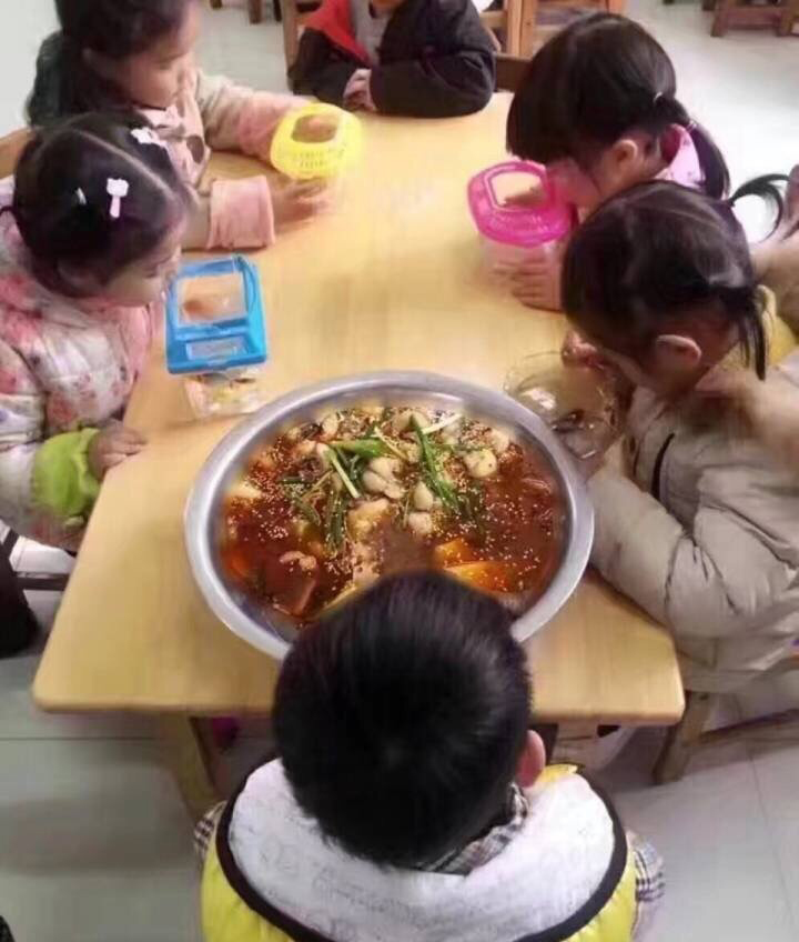 2017年的第一个网红“带鱼孩子”，太逗了