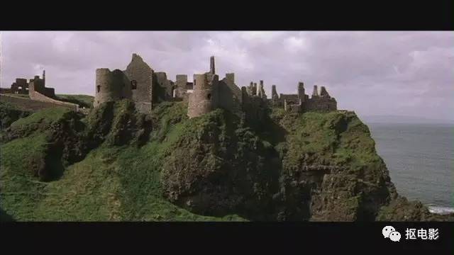 功夫瑜伽成龙和蛇,功夫瑜伽成龙带着狮子飙车