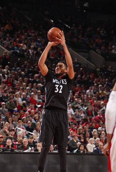 生涯数据8分6篮板1.2盖帽,历届状元秀高光集锦