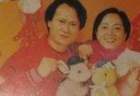 被周星驰捧红，与僵尸道长生死相恋的石榴姐，如今为何街边吃烤串