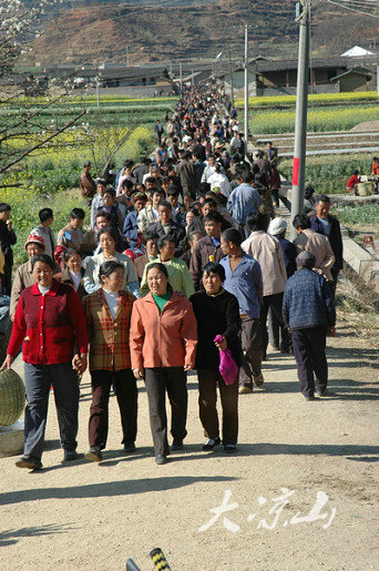 德昌有个村庄3000年前农具嵌墙上当地欲办草坝场农耕文化节