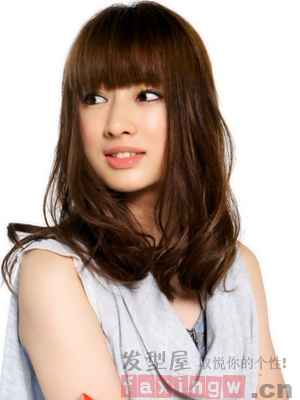 圆脸齐刘海女生适合的编发中长发,圆脸短卷发齐刘海怎么扎简单好看