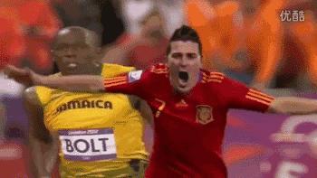 神创意！足坛炫酷特效，梅西C罗皆成赛亚人！