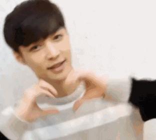 美人鱼女主演林允为何不红 (美人鱼女主角林允一炮而红)