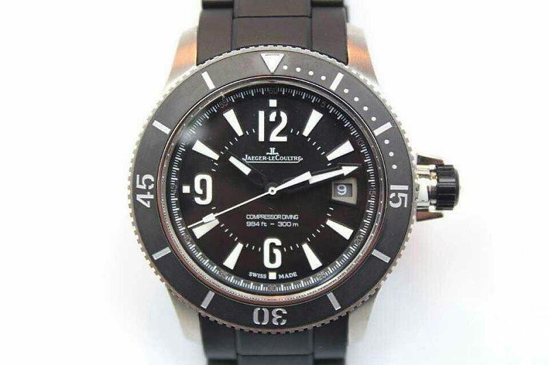 酷感十足的拉风腕表 (金黄色腕表优雅气质)