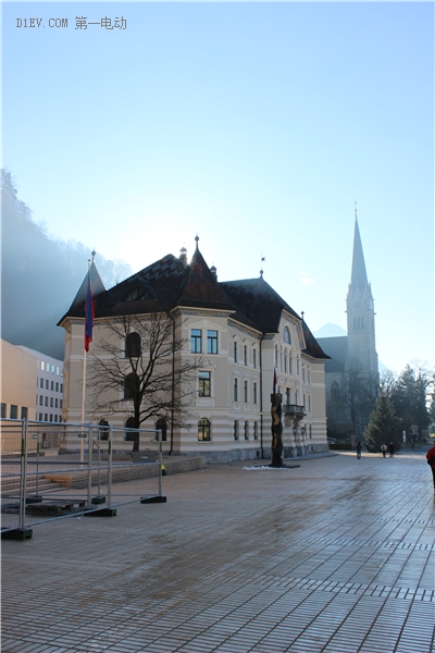 蜜月旅行惊现知豆比亚迪，顺着德法瑞意饱览欧洲的新能源汽车