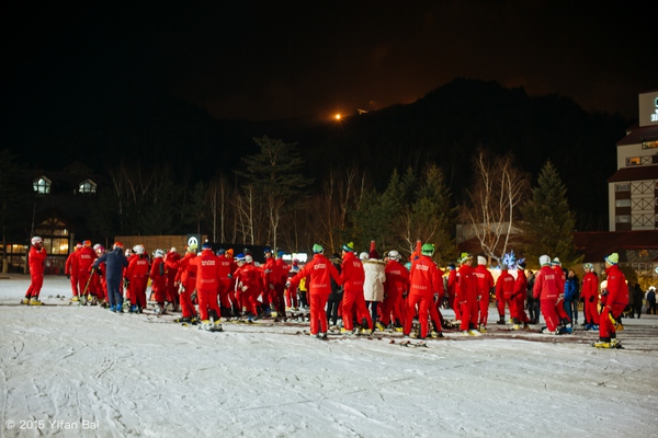 在滑雪场滑雪的过程是什么,乌鲁木齐滑雪场跨年