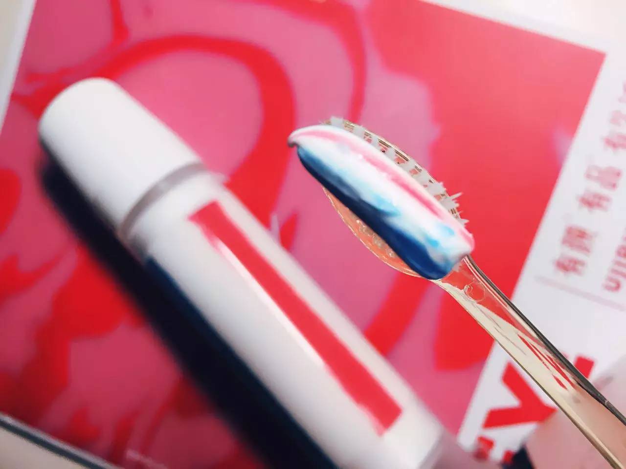 鱿鱼丝报告｜斩男不止唇色，你还需要一支“接吻牌”牙膏！