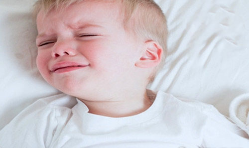 小孩梦游说梦话怎么回事,儿童夜惊和梦游有什么区别