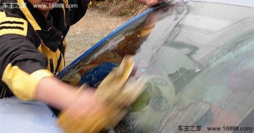 雨刮器怎么消除异响,雨刮器跳动但是能刮干净