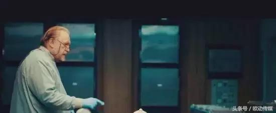 这具尸体一动不动，却制造了年度恐怖大戏！