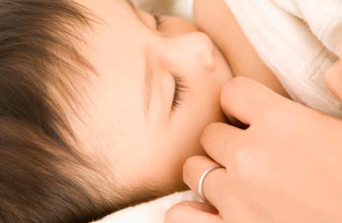 孕期分泌少量乳汁，没事！