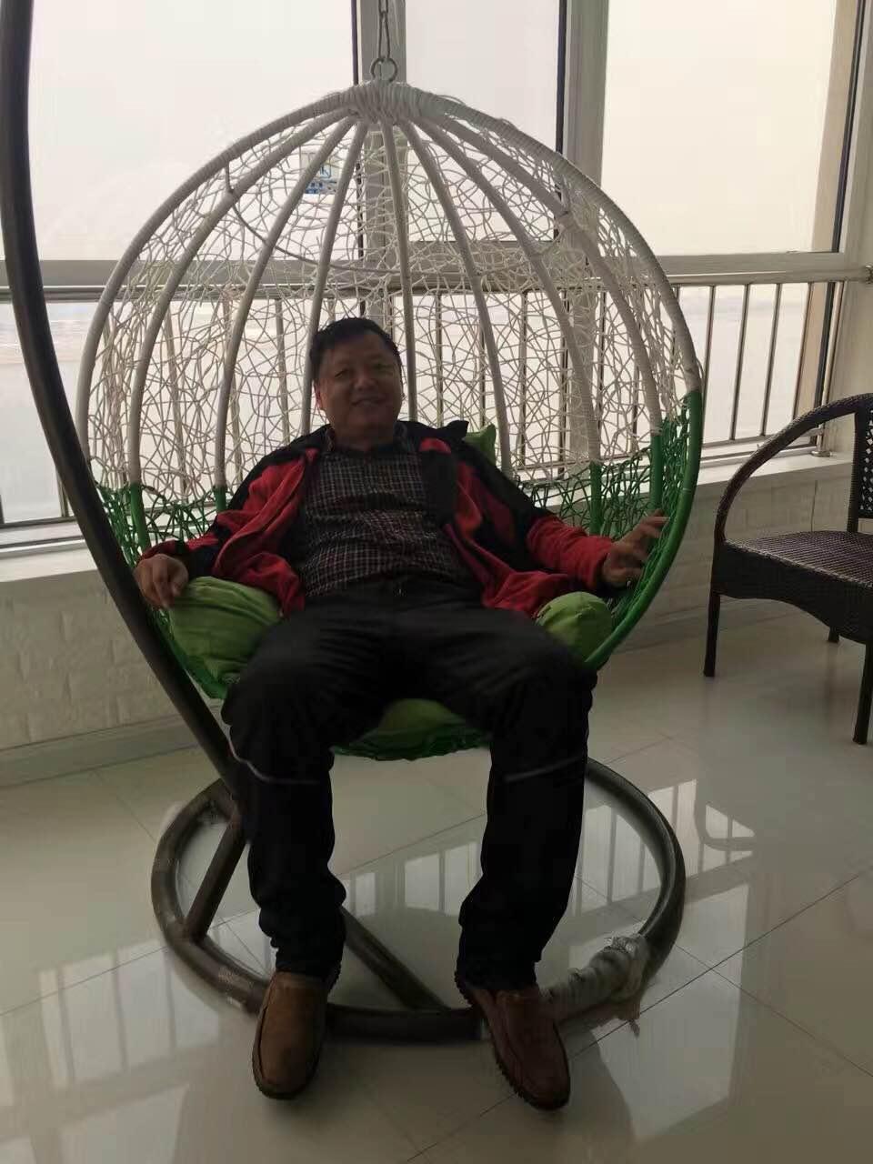 仅着短裤在冰屋里待三天两夜，秦皇岛奇人告诉你：这都不是事儿！