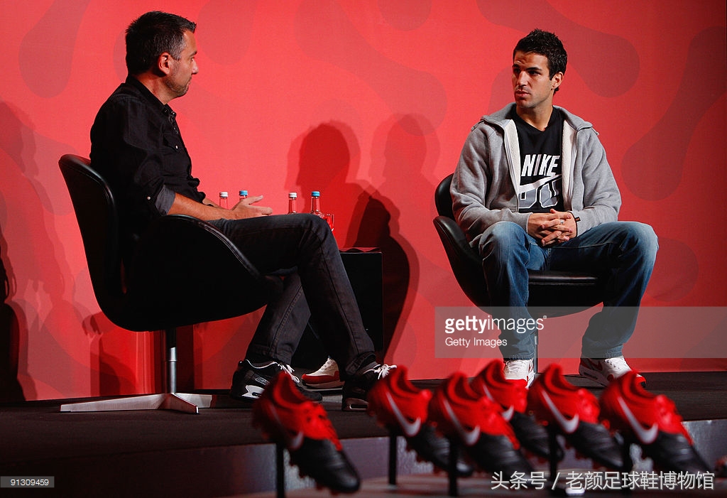 足球鞋阿迪和耐克谁更强,足球鞋耐克暗杀系列