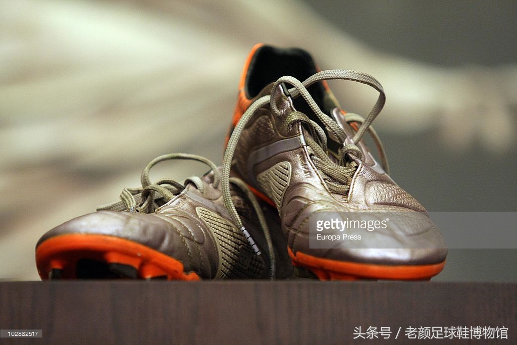 足球鞋阿迪和耐克谁更强,足球鞋耐克暗杀系列