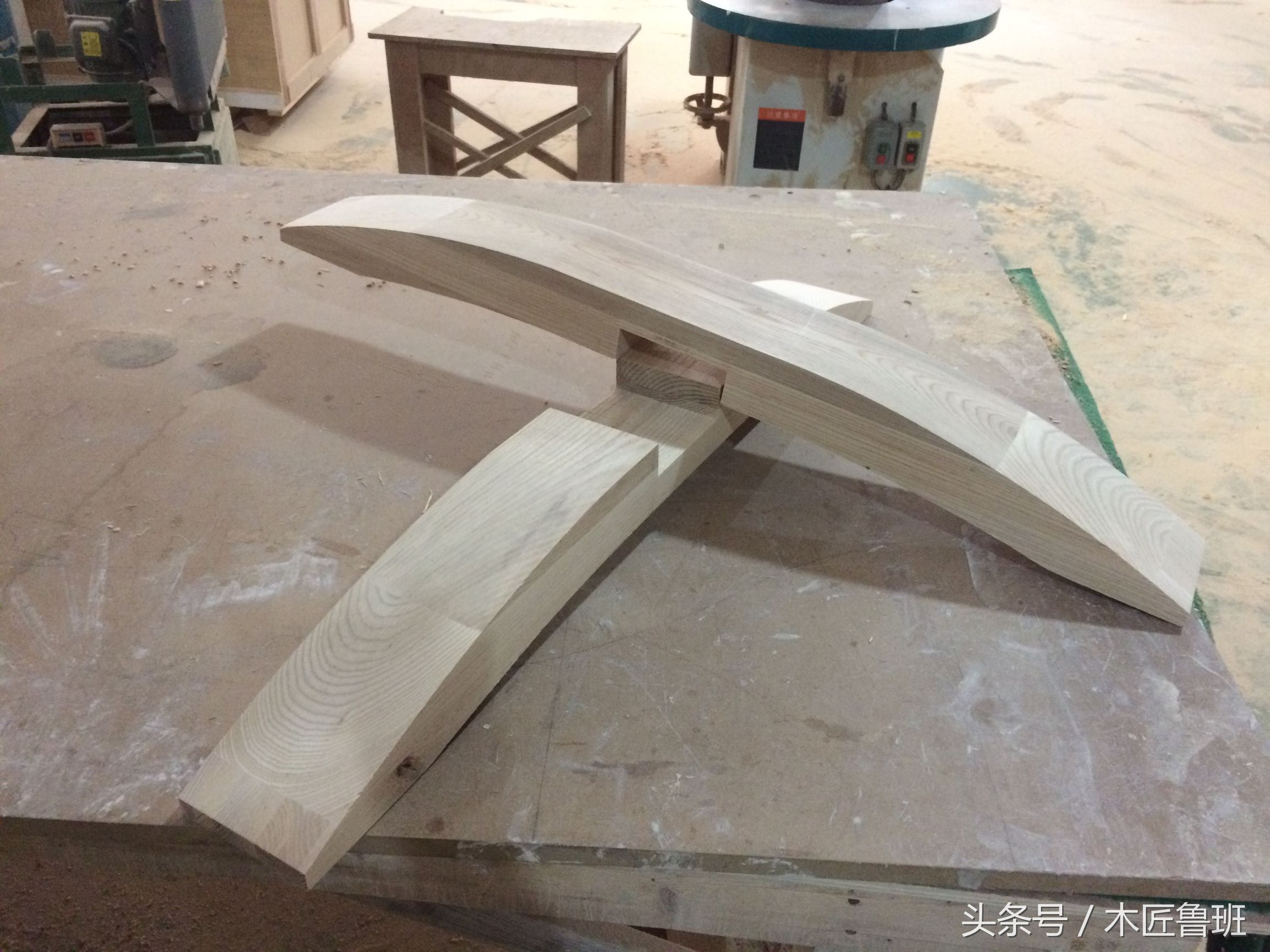 榫卯圆餐桌设计与构造图解,轻奢风格圆形实木餐桌效果图