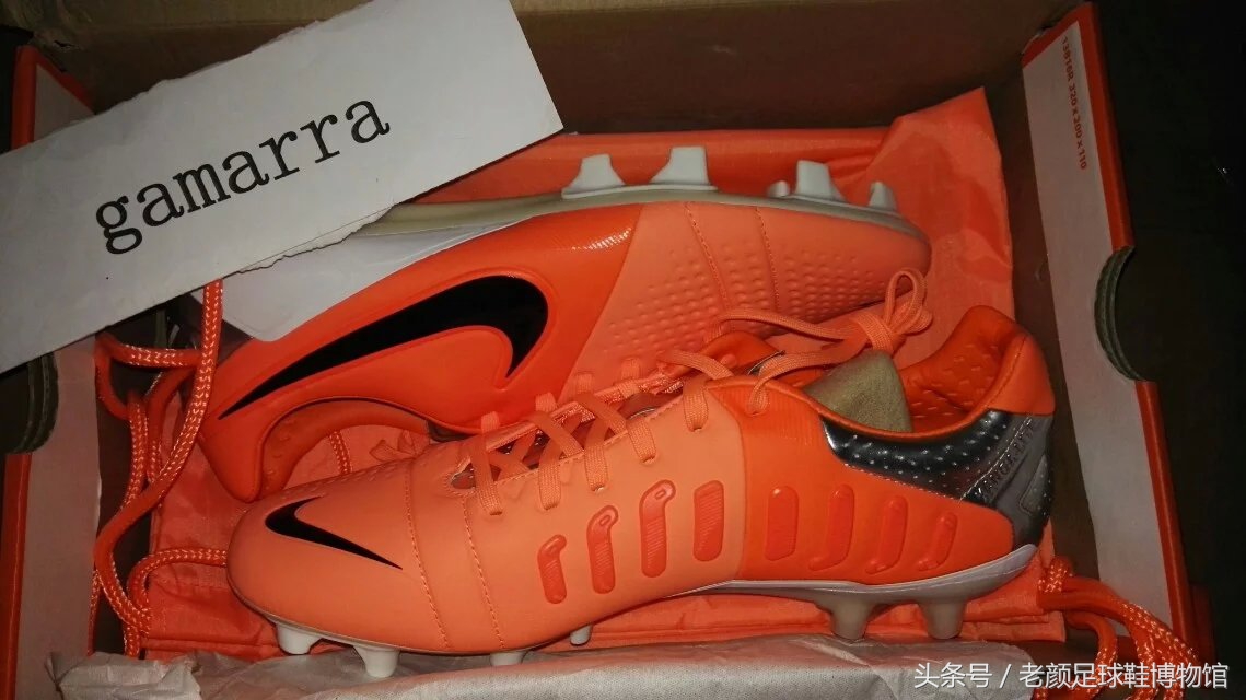 足球鞋阿迪和耐克谁更强,足球鞋耐克暗杀系列