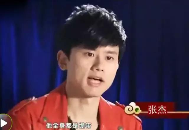 烧伤事件双方粉丝互撕六年，他们承受无尽痛苦，却总是被揭旧伤疤