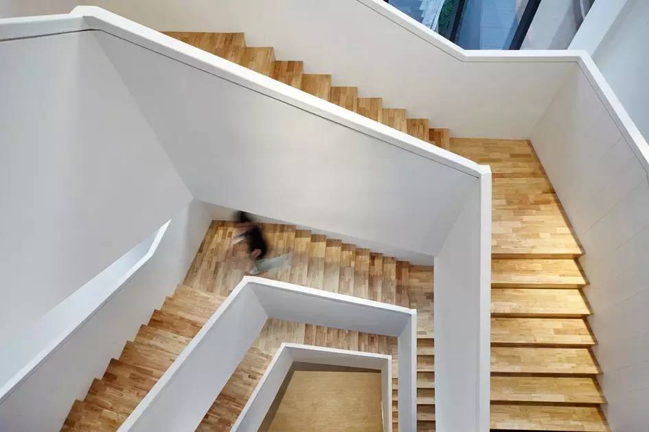 现代办公楼设计高级感,珠海现代简约办公楼会议室装修