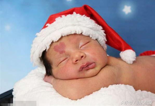 刚出生的婴儿额头有大块红色胎记,妈妈看一眼后竟热泪盈眶!