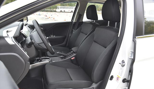 它顶配不到12万轻松装4个大登机箱省油堪比混动