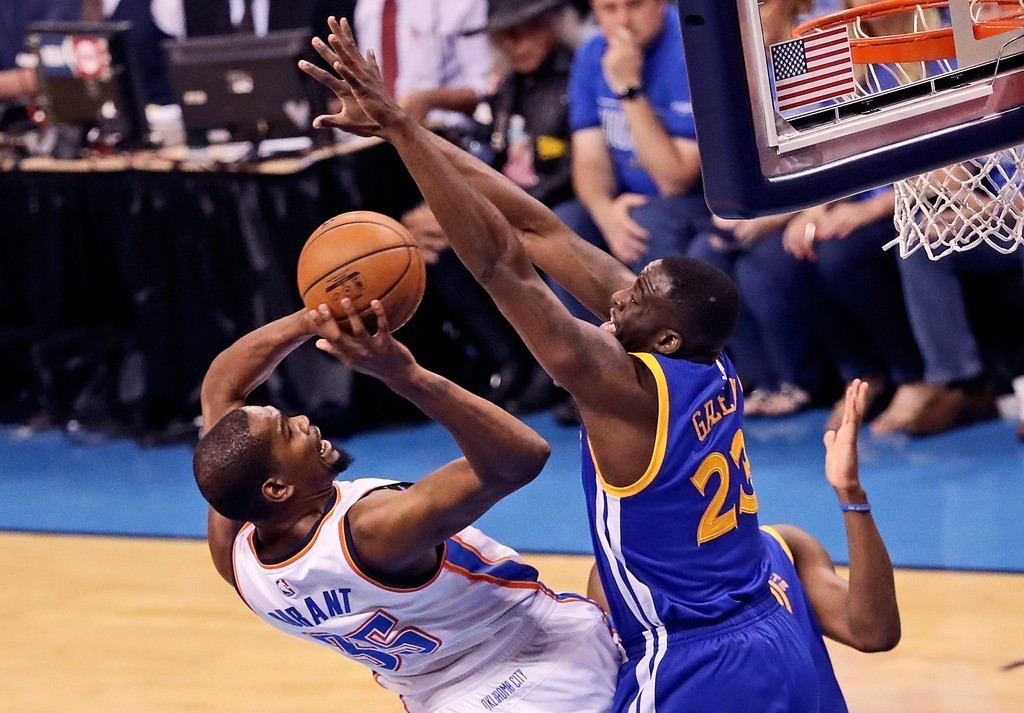 为什么盖帽总是打手,为什么盖帽打手不犯规