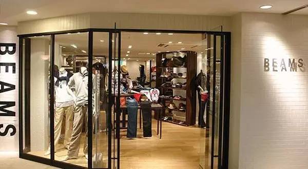 日本街头买包包,日本人手一个的包包