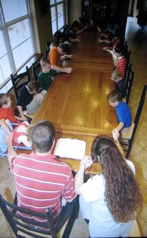 美国生两个孩子有什么福利,美国二十五年生十九个孩子