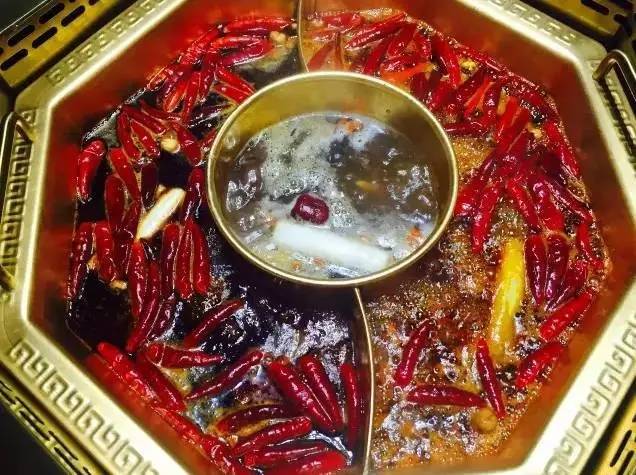 蚌埠这家店真奇怪，吃饭要看颜色，还送苹果笔记本电脑和爱疯七……