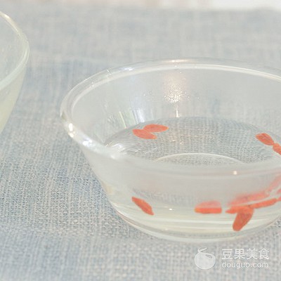 冰糖雪梨银耳糖水,银耳雪梨浆做法