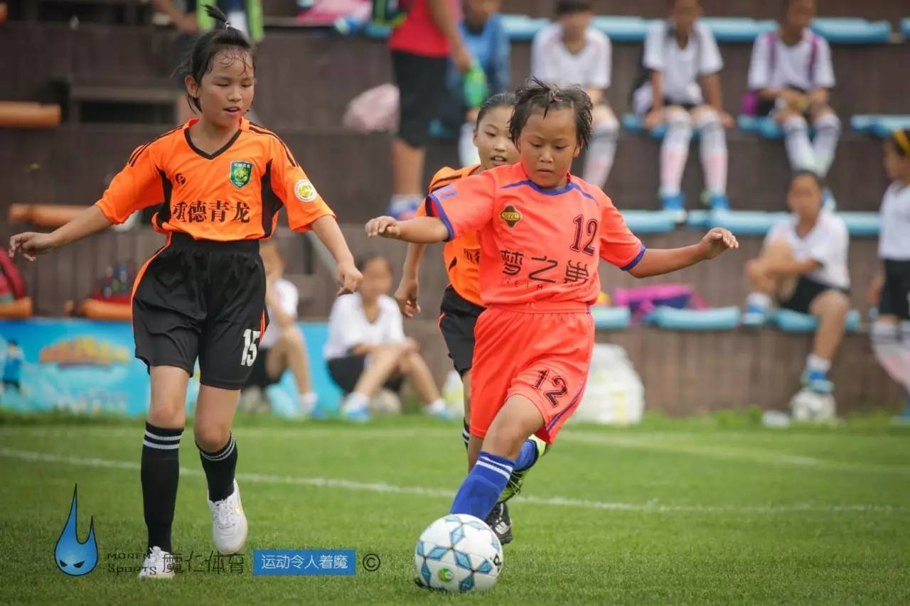 足球女孩图文,足球女孩反差转场