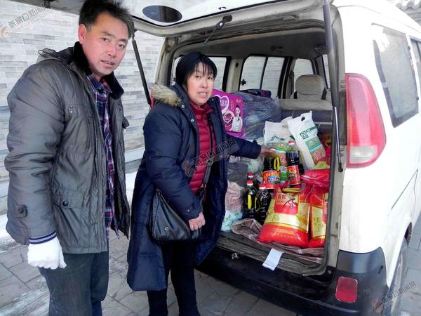 刘富琴蔚县大南山深处献爱心