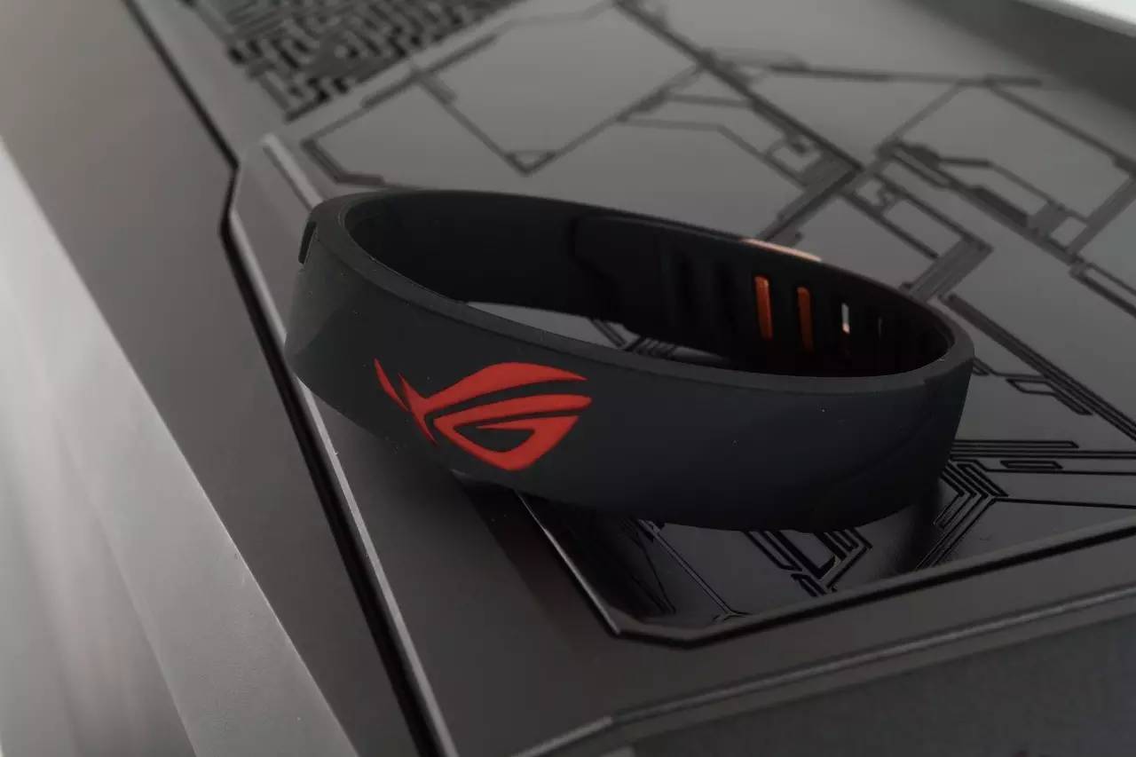 「评测」售价堪比真车ROG玩家国度GT51CA“超跑”台式PC