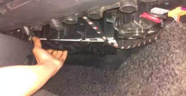 长安unit空调滤芯在哪个位置 (林肯mkc空调滤芯装在什么位置)