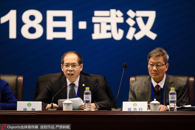 病急乱投医的中超新政，荒诞的天价转会费