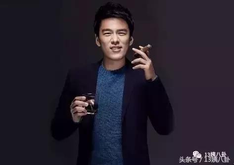 他温文儒雅,为演戏自掏腰包重金置装,更拒绝《爸爸去哪儿》邀请