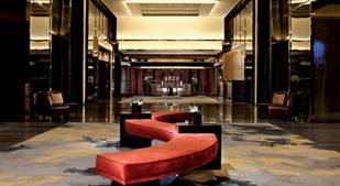 春节酒店贵得离谱,春节出游订酒店难