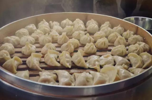 田螺姑娘在水里,水缸里的田螺姑娘