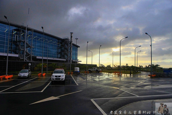 在外国街头演唱中国乐器,在外国街头演奏市集音乐