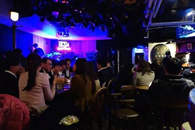 去另一个城市看livehouse,每去到一座城市都要去看看风景