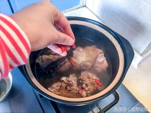 海参和鸡汤哪个营养高,夏天海参炖什么吃增强免疫力