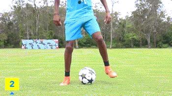 里瓦尔多踢球姿势为何幅度大,里瓦尔多三角过人