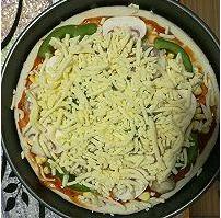 香肠简易披萨,香肠蔬菜披萨如何做