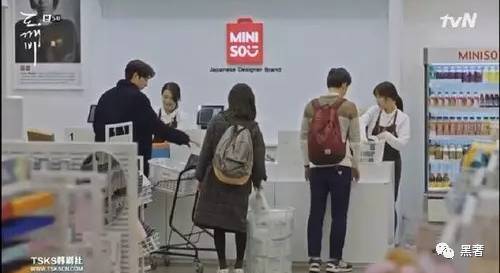 别再笑国产牌子土鳖了，《鬼怪》都在买名创优品