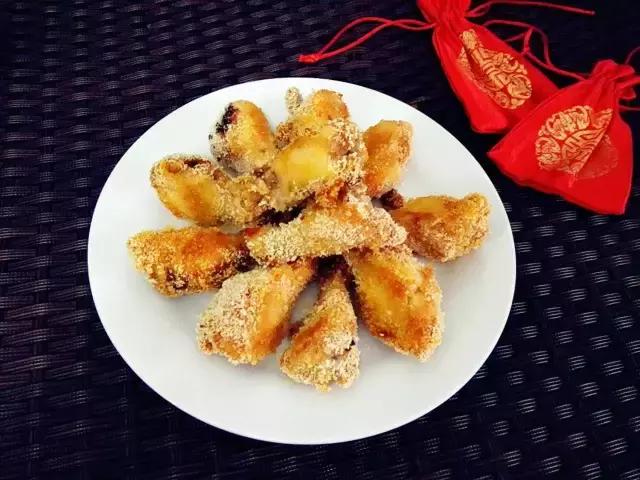 千里奔波只为一年一顿的年夜饭,记忆中的年夜饭人间至味是团圆