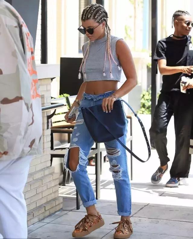 杨幂小金珠手链,杨幂小贝壳黑裙