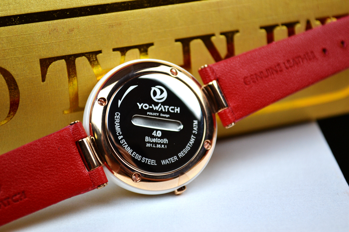 有水晶有钻石,能测UV会自拍,续航8个月,为妹子而生的智能表