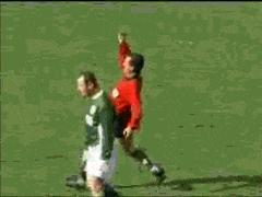 足球经典搞笑gif动图,足球史上十大爆笑瞬间图片